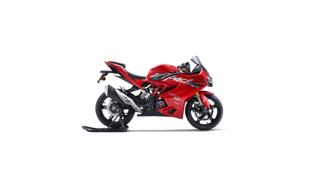 Apache और Yamaha R15